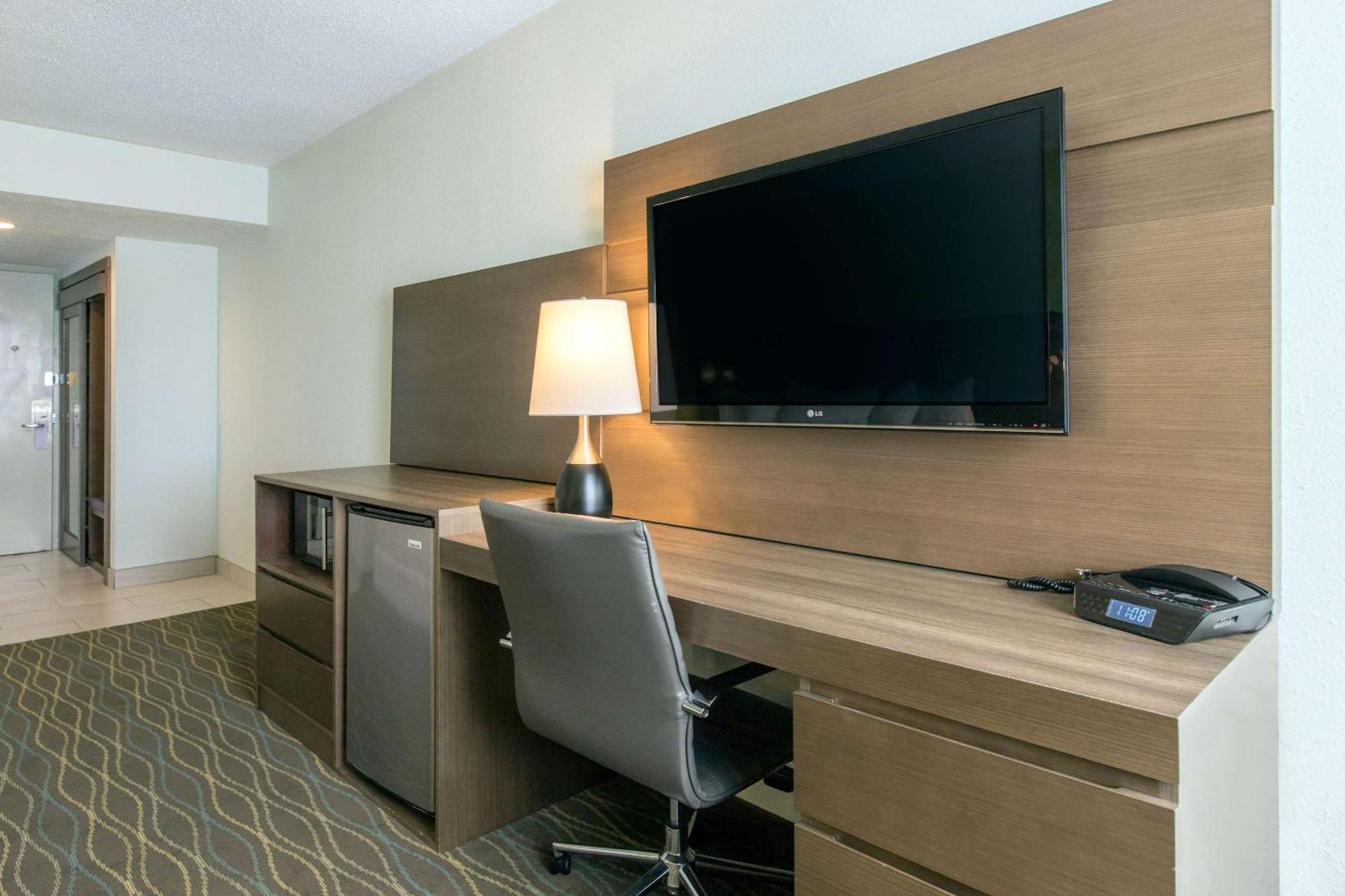 Radisson Hotel Grand Rapids Riverfront Exterior foto
