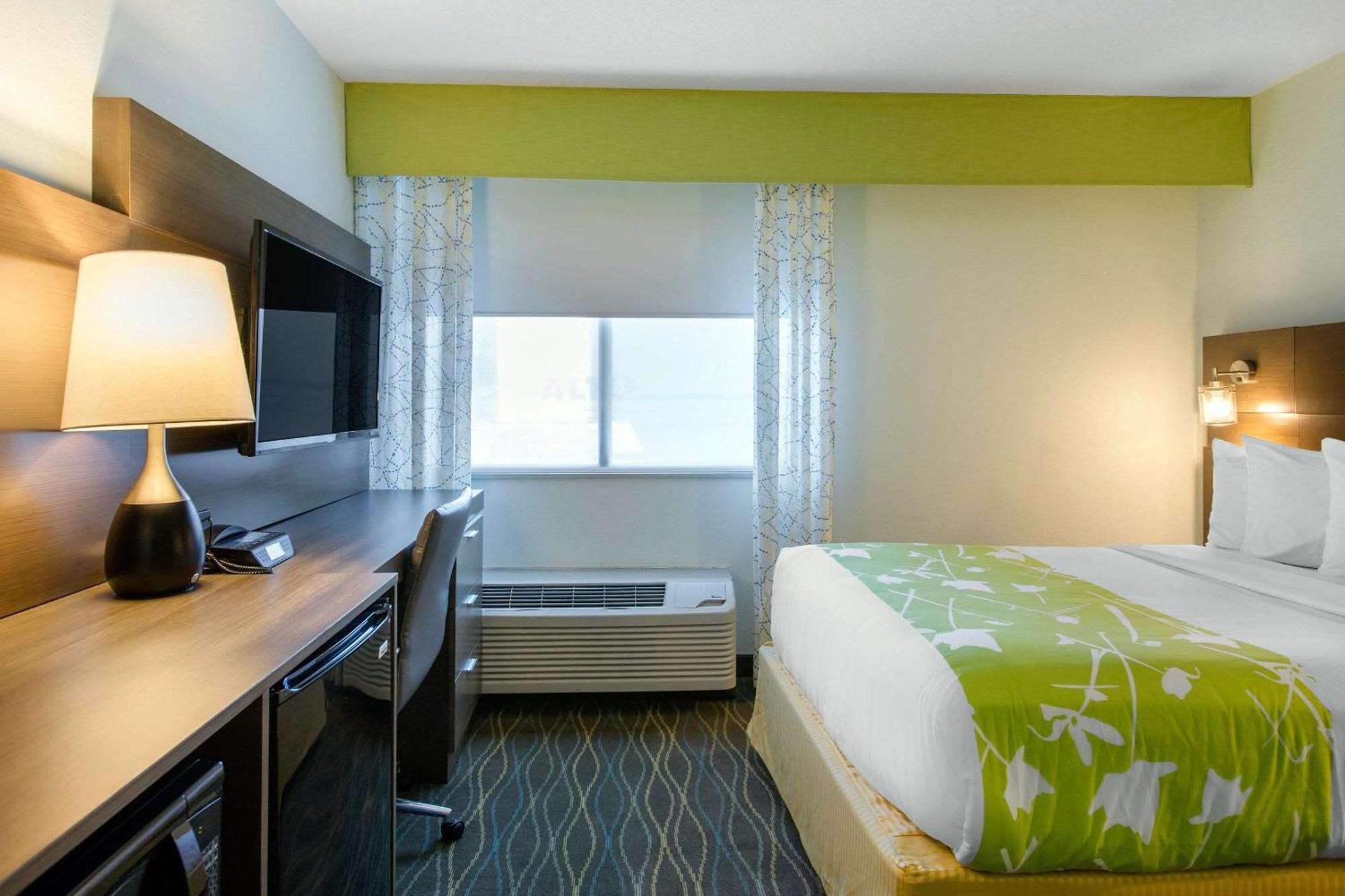 Radisson Hotel Grand Rapids Riverfront Exterior foto