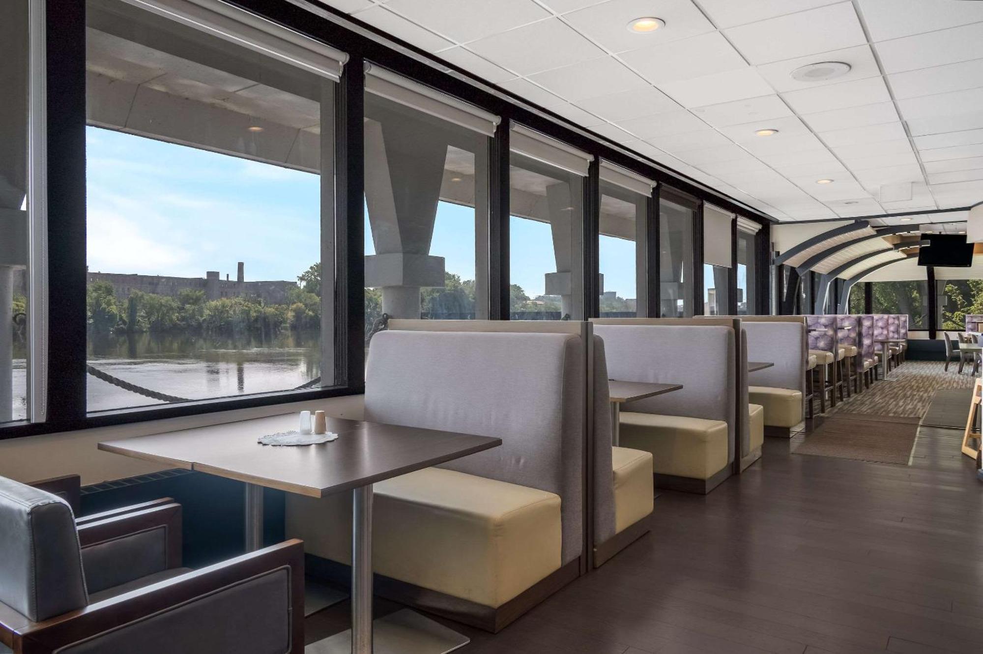 Radisson Hotel Grand Rapids Riverfront Exterior foto
