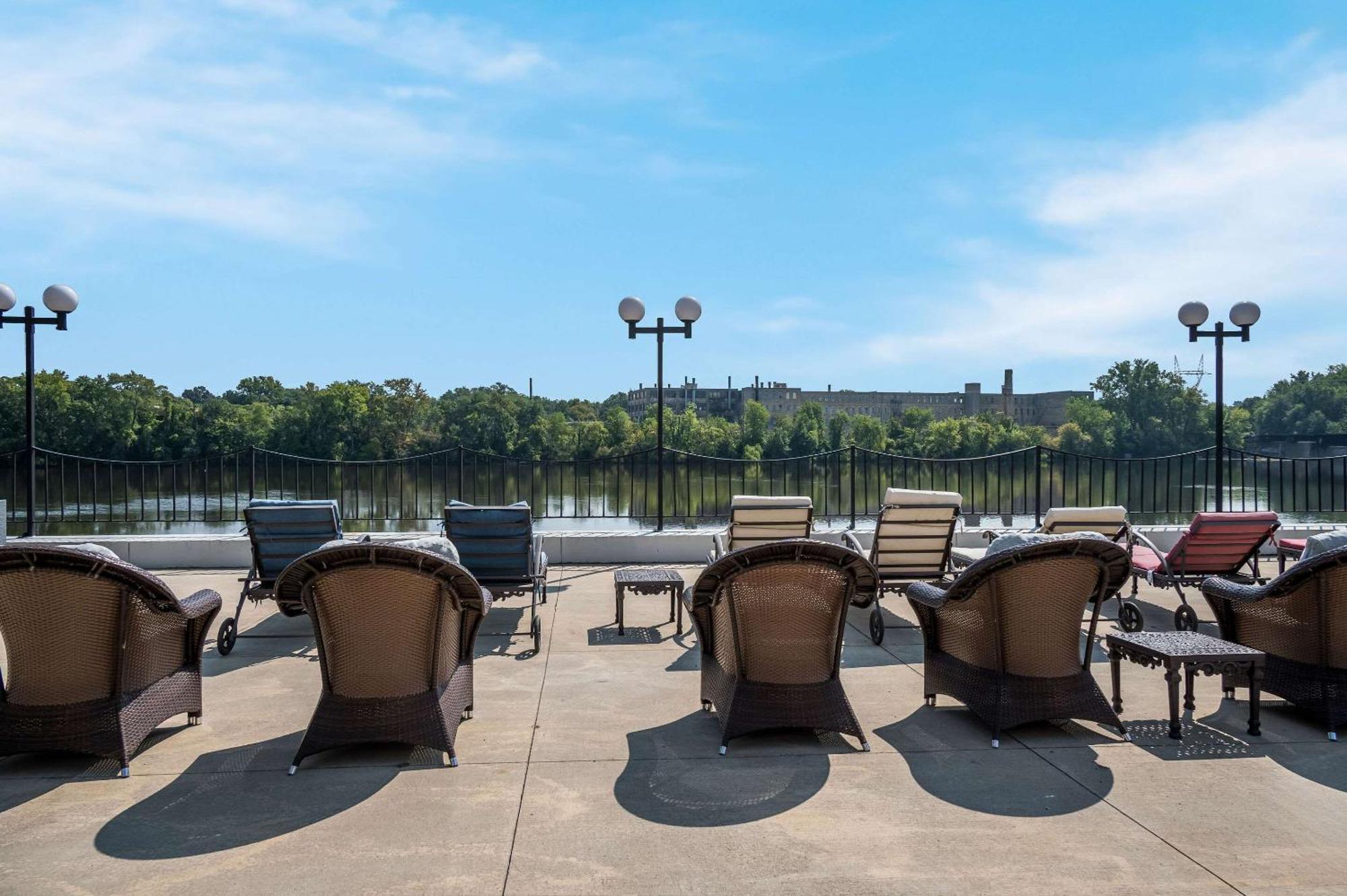 Radisson Hotel Grand Rapids Riverfront Exterior foto
