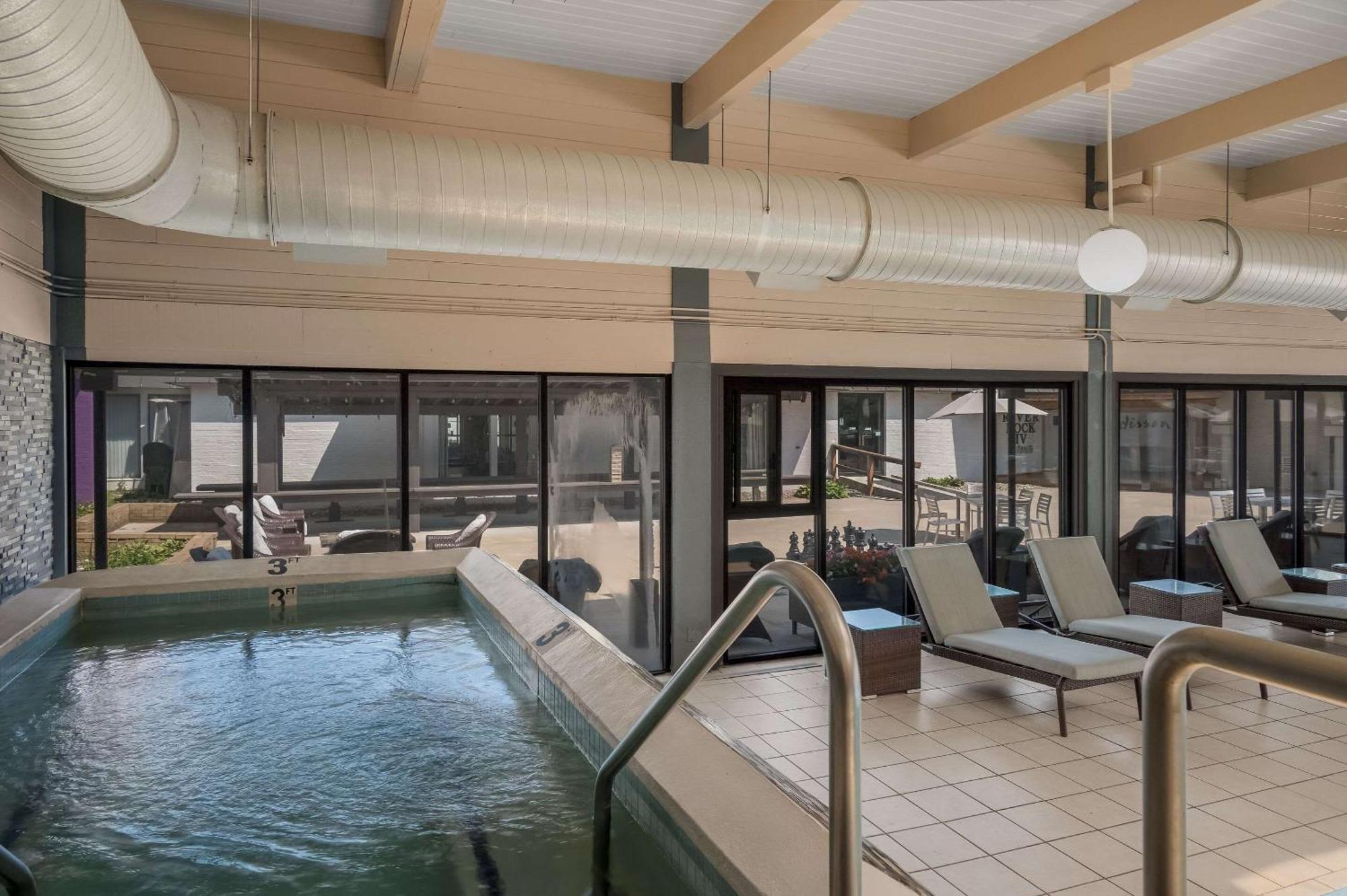 Radisson Hotel Grand Rapids Riverfront Exterior foto