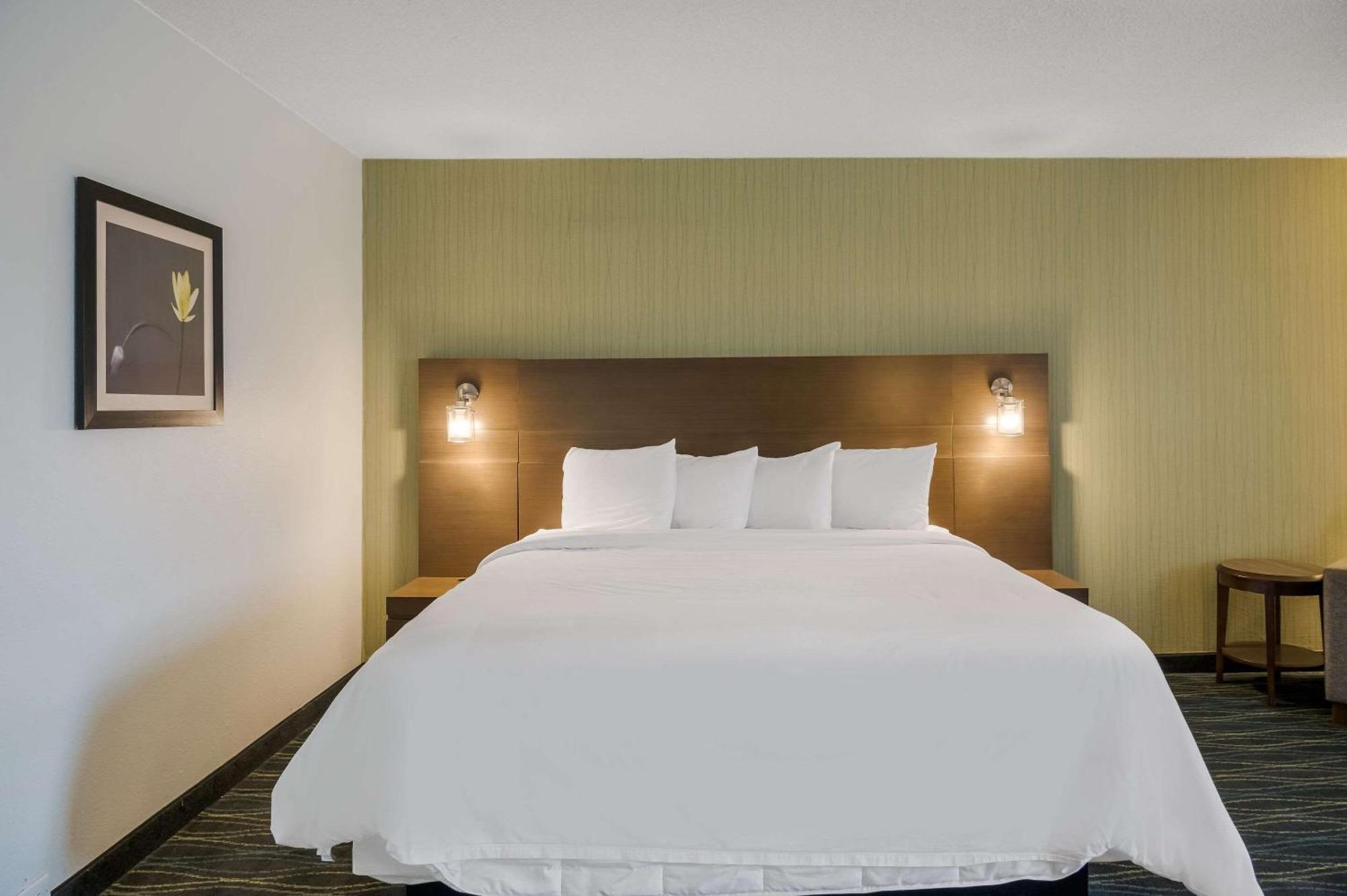 Radisson Hotel Grand Rapids Riverfront Exterior foto