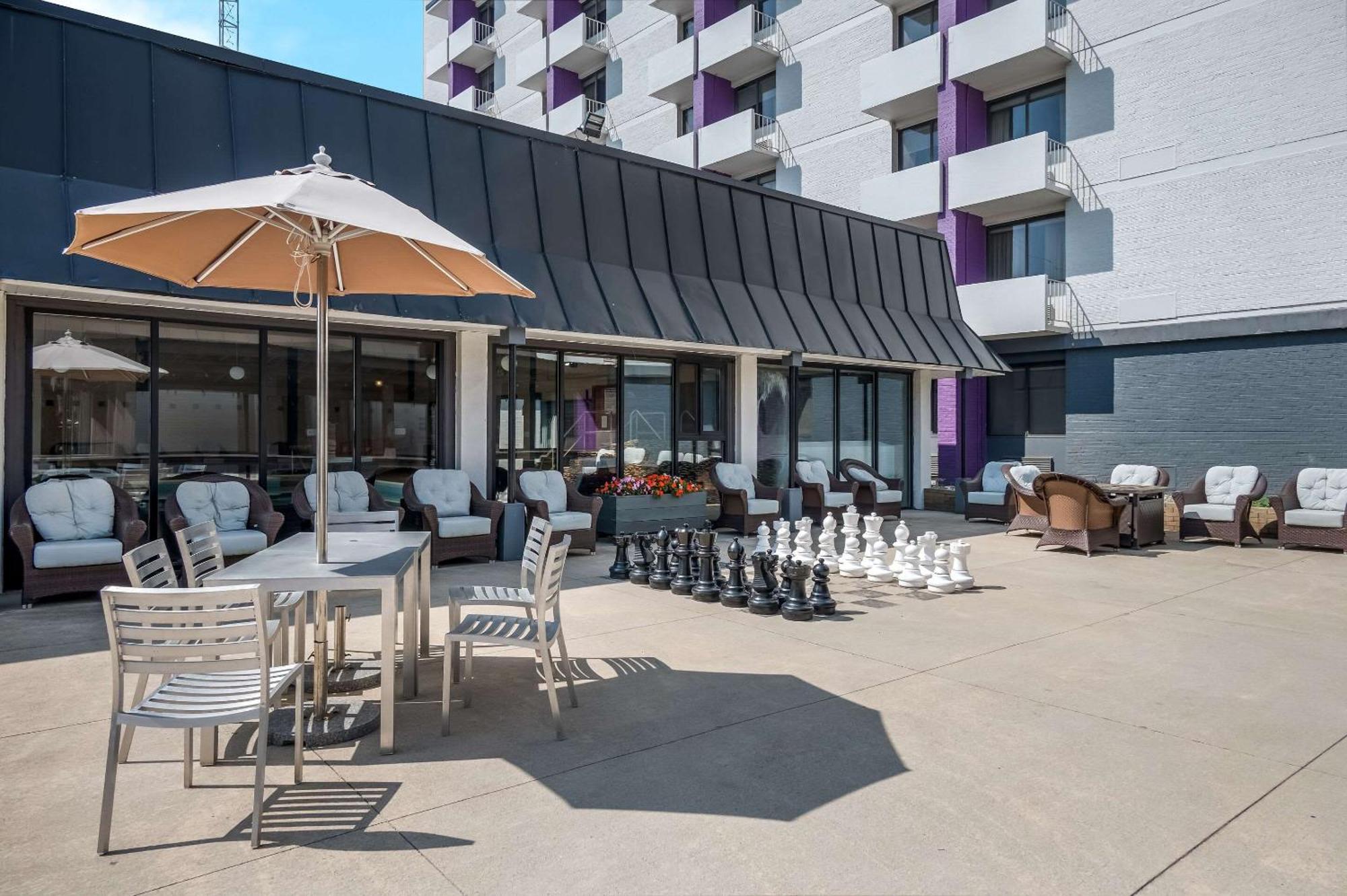 Radisson Hotel Grand Rapids Riverfront Exterior foto