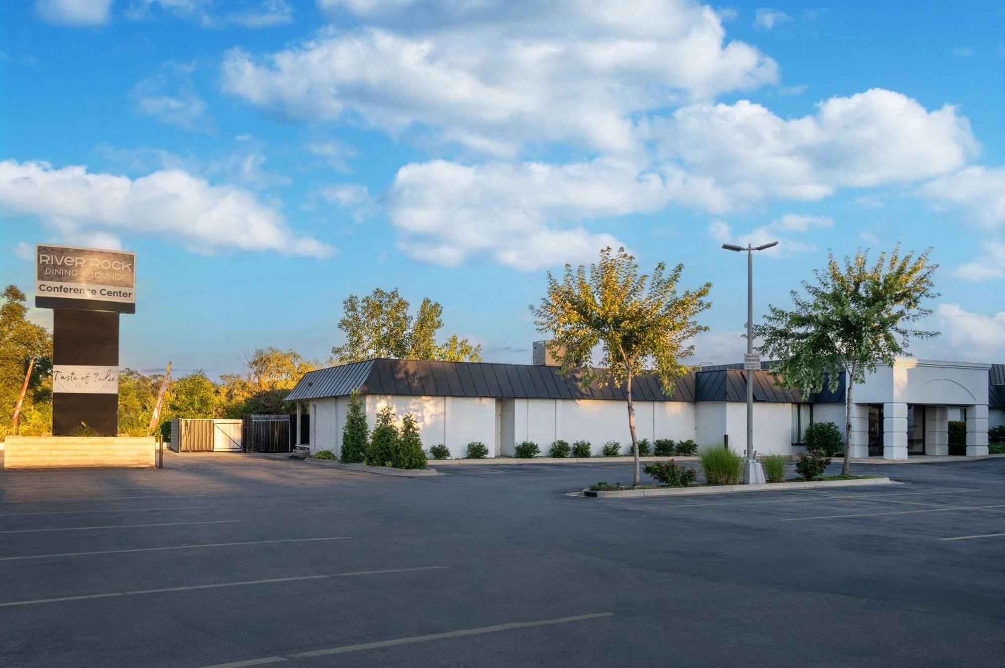 Radisson Hotel Grand Rapids Riverfront Exterior foto