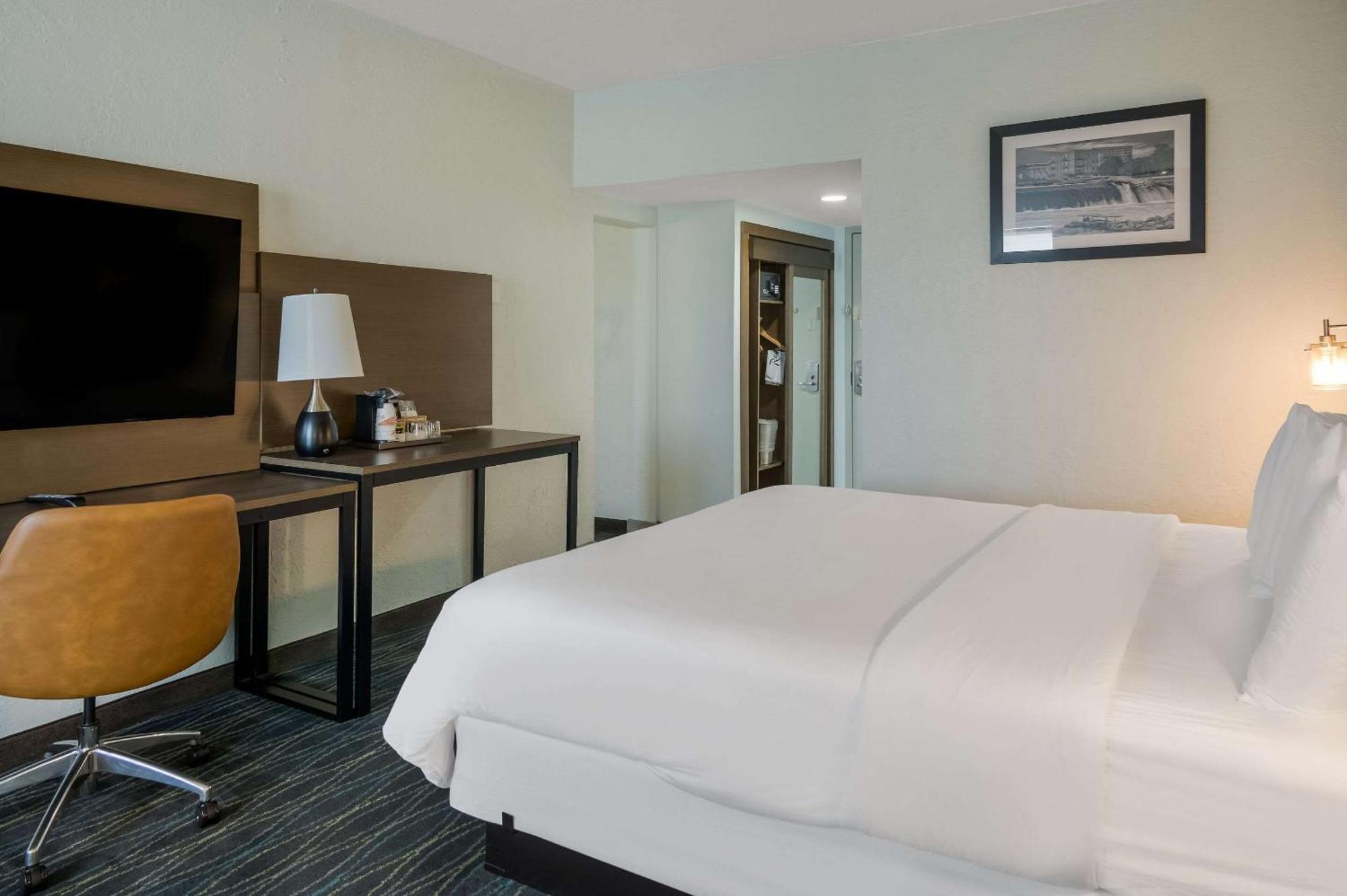 Radisson Hotel Grand Rapids Riverfront Exterior foto