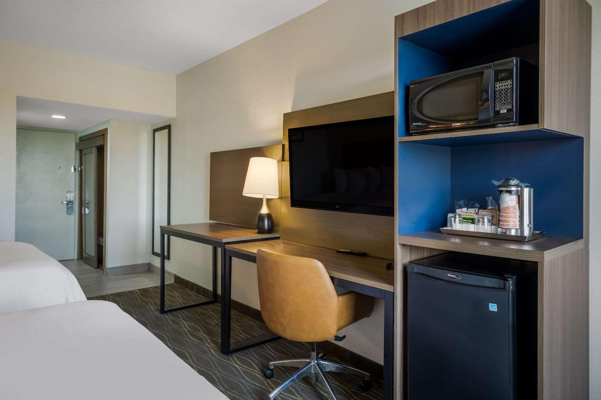 Radisson Hotel Grand Rapids Riverfront Exterior foto