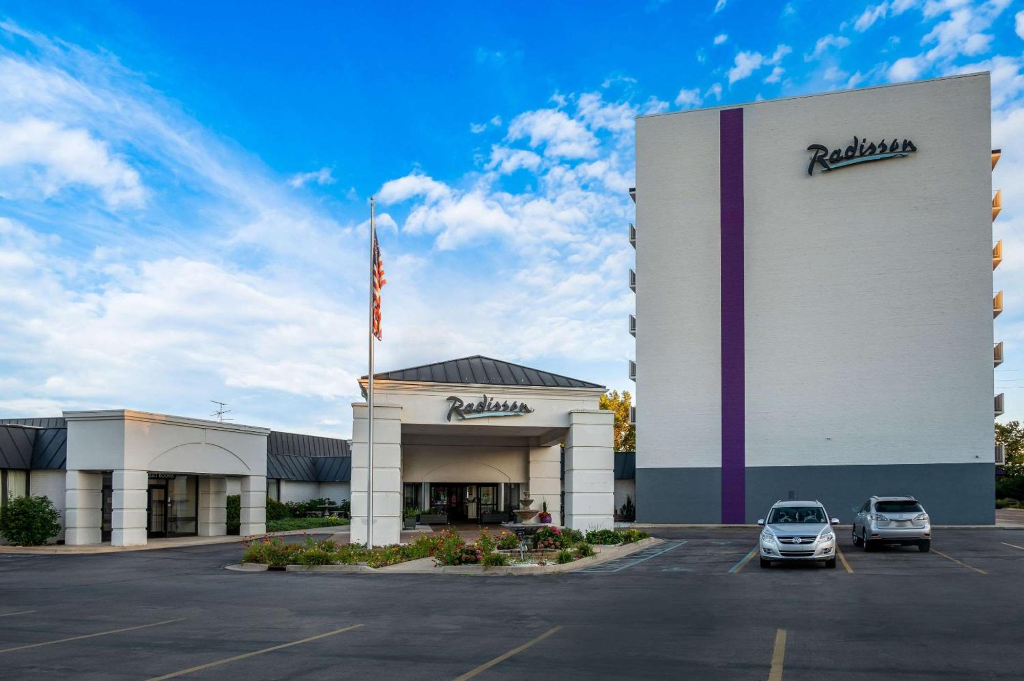 Radisson Hotel Grand Rapids Riverfront Exterior foto
