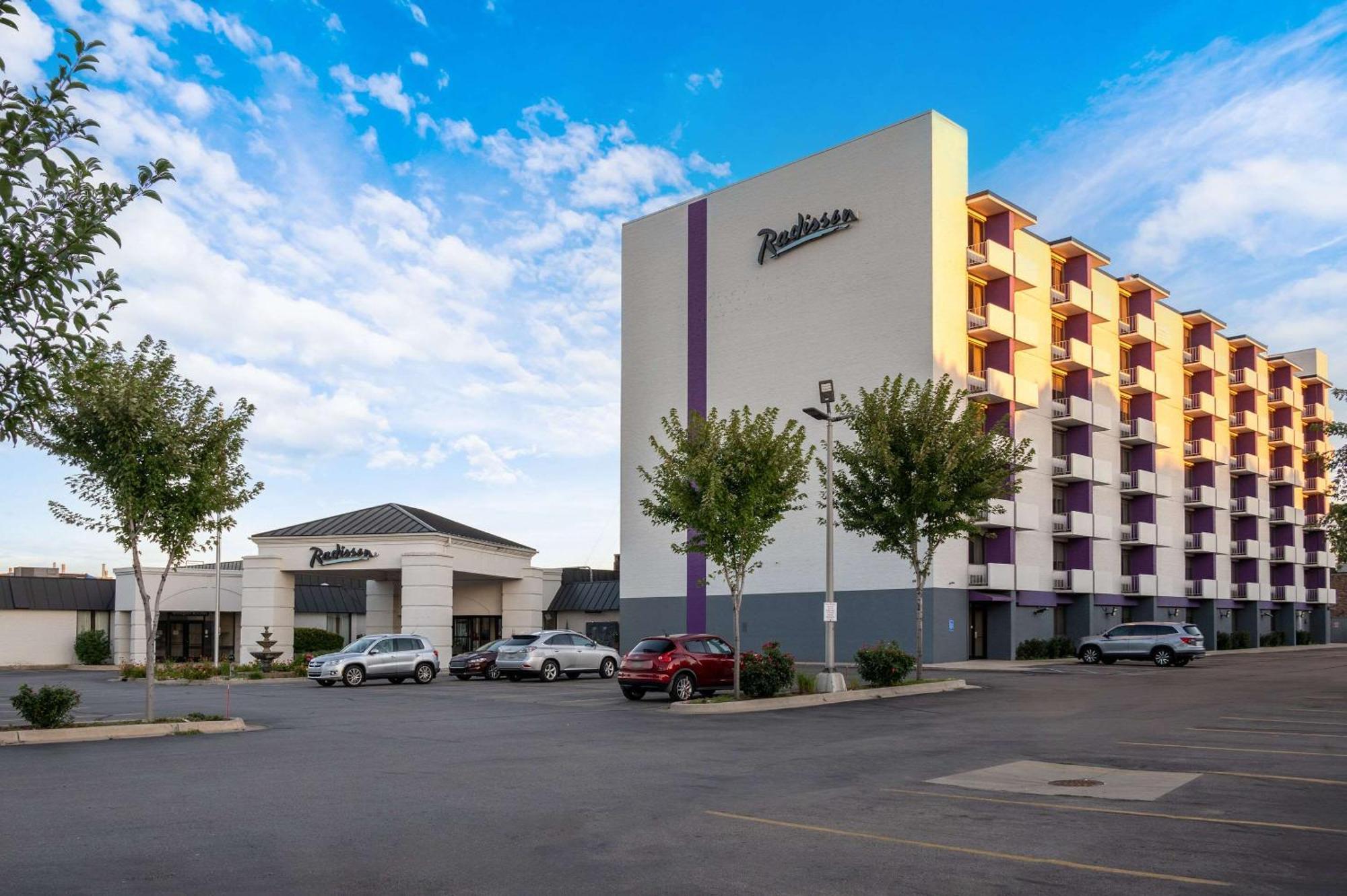 Radisson Hotel Grand Rapids Riverfront Exterior foto