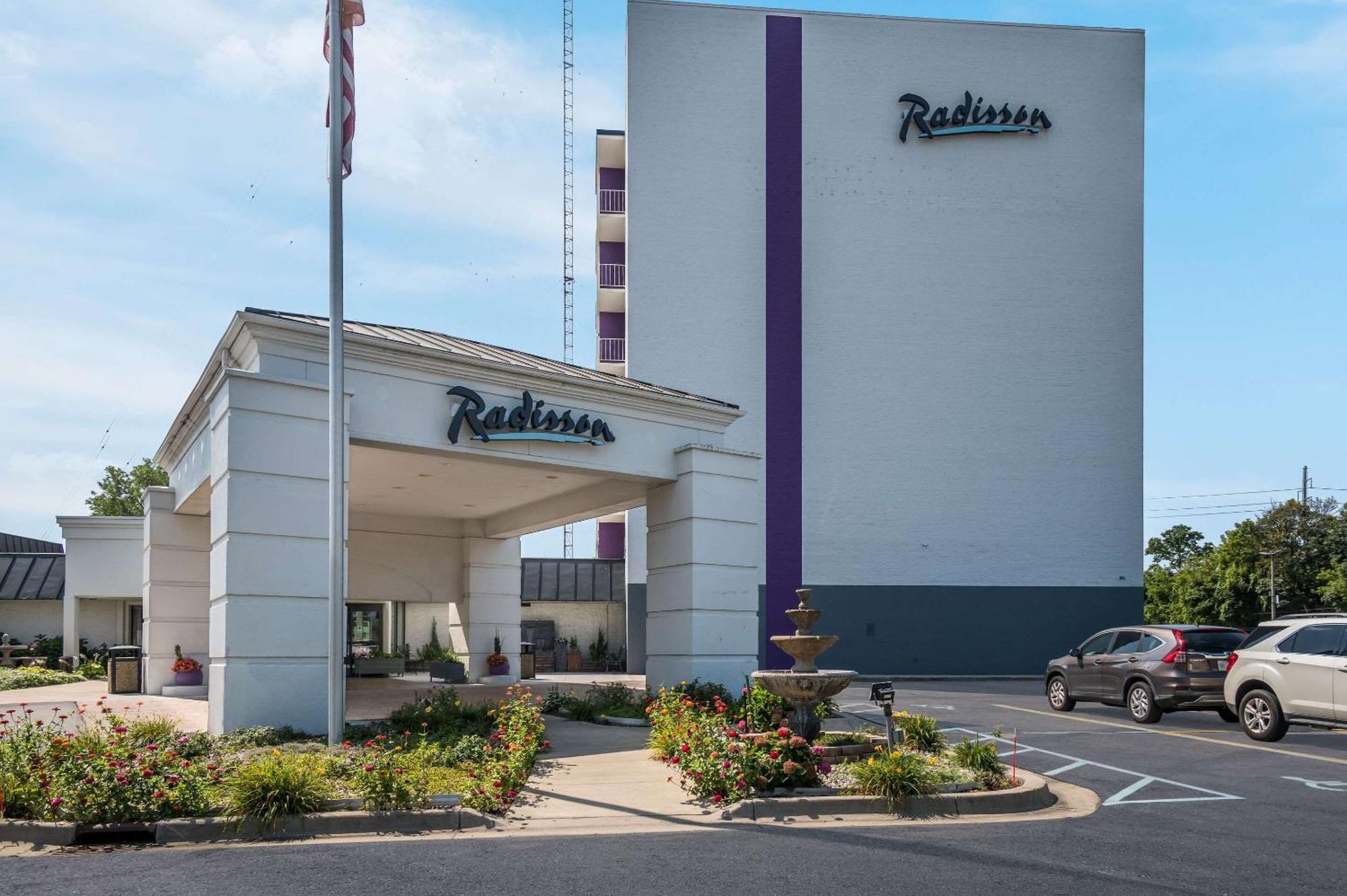 Radisson Hotel Grand Rapids Riverfront Exterior foto